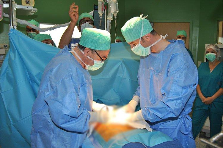 “زرع الكبد في الجزائر هو السبيل الوحيد لإنقاذنا” “زرع الكبد في الجزائر هو السبيل الوحيد لإنقاذنا”