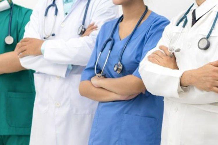 تنسيقية موظفي الصحة تصف هجرة الأطباء بـ”النزيف الخطير” تنسيقية موظفي الصحة تصف هجرة الأطباء بـ”النزيف الخطير”