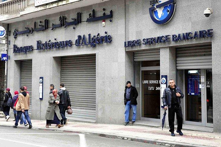 وكالة بنكية على حدود ليبيا وعزل الخدمات “الحلال” قريبا وكالة بنكية على حدود ليبيا وعزل الخدمات “الحلال” قريبا