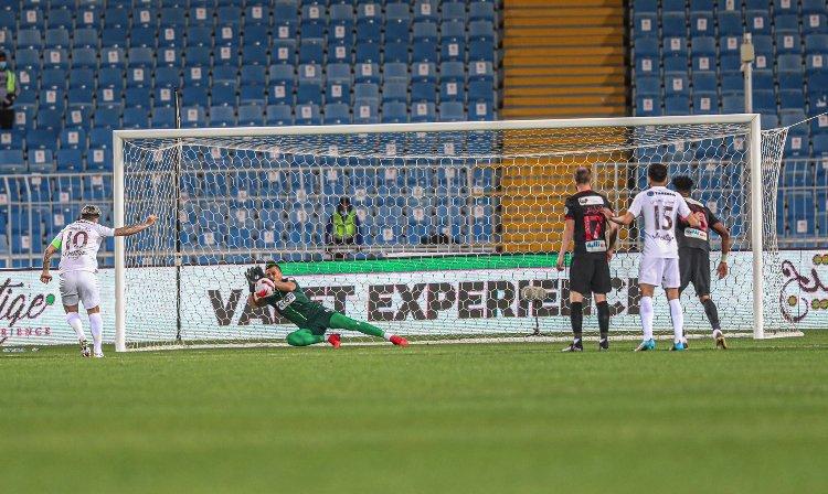 بِالفيديو: الحارس زغبة شبح أسود للأرجنتيني بانيغا بِالفيديو: الحارس زغبة شبح أسود للأرجنتيني بانيغا