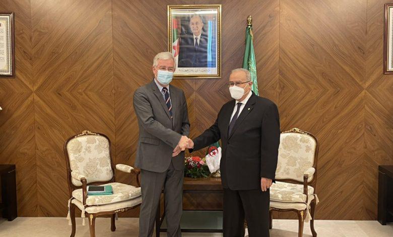 لعمامرة يتباحث مع هولفيل لعمامرة يتباحث مع هولفيل