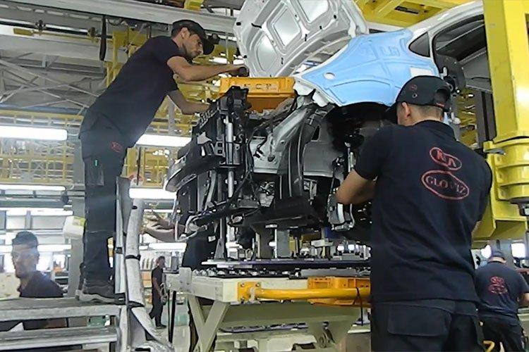 عمال مصنع “كيا” يستنجدون بوسيط الجمهورية عمال مصنع “كيا” يستنجدون بوسيط الجمهورية