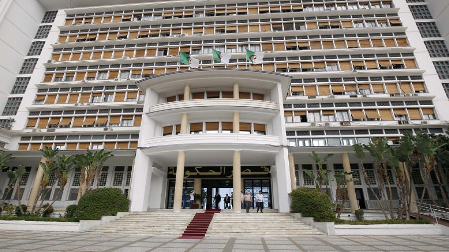 تعديل حكومي: مولوجي خلفا لشعلال وراوية يعود لقيادة وزارة المالية تعديل حكومي: مولوجي خلفا لشعلال وراوية يعود لقيادة وزارة المالية