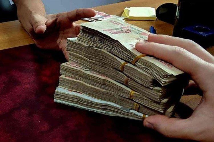10 ملايير مدّخرات الجزائريين عند البنك الخارجي في شهر واحد 10 ملايير مدّخرات الجزائريين عند البنك الخارجي في شهر واحد