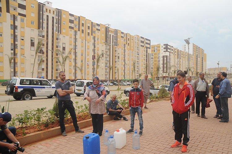 انقطاع مياه الحنفيات يرهق الجزائريين! انقطاع مياه الحنفيات يرهق الجزائريين!