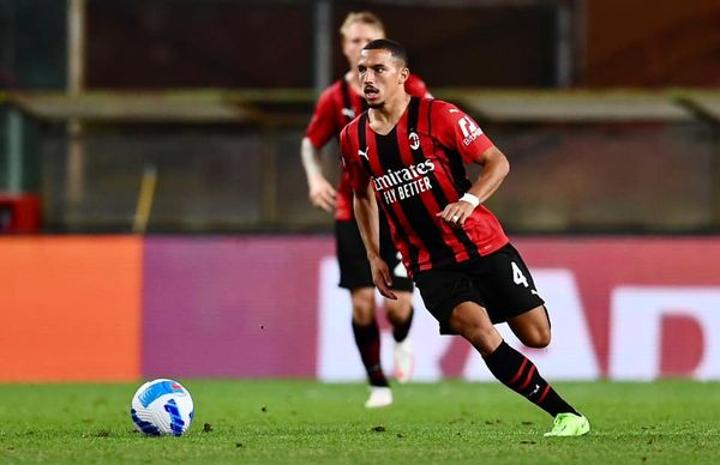 وكيل أعمال بن ناصر يصل ميلان لترسيم العقد الجديد وكيل أعمال بن ناصر يصل ميلان لترسيم العقد الجديد