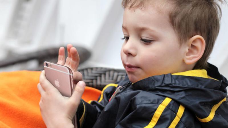 نصائح مفيدة لاستعمال الأطفال للآيفون بأمان نصائح مفيدة لاستعمال الأطفال للآيفون بأمان