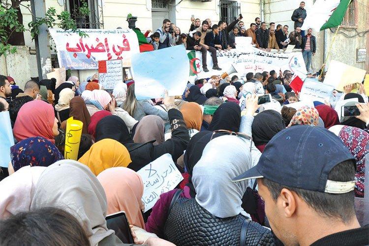 إدماج المتعاقدين يطغى على إضراب “الكناباست” إدماج المتعاقدين يطغى على إضراب “الكناباست”