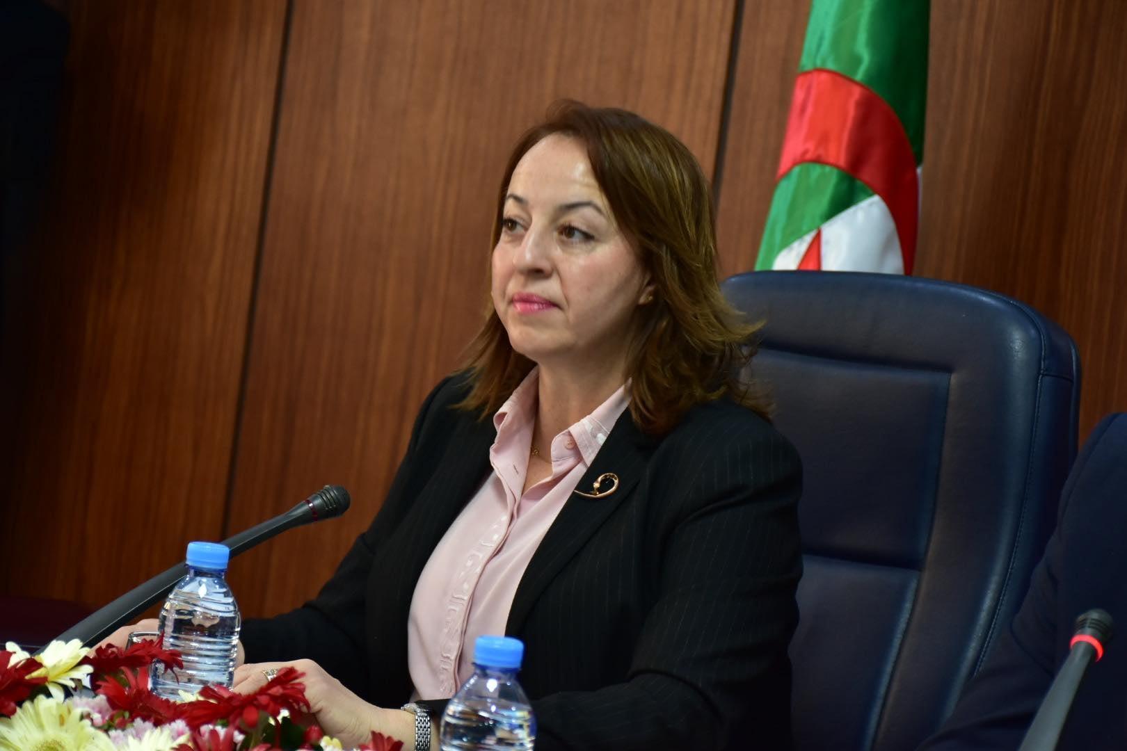 “الاقتصاد الدائري”.. برنامج لوزارة البيئة يوفر 40 ألف وظيفة في الجزائر “الاقتصاد الدائري”.. برنامج لوزارة البيئة يوفر 40 ألف وظيفة في الجزائر