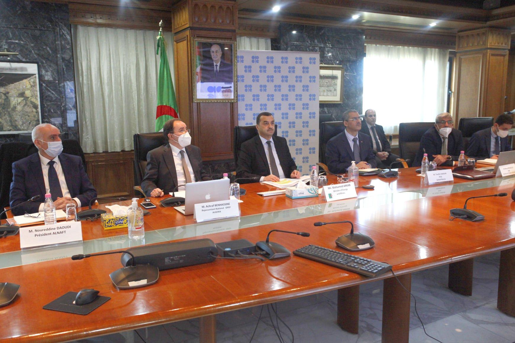 “أوبك” تقرر رفع إنتاجها اليومي بـ400 ألف برميل شهر أفريل “أوبك” تقرر رفع إنتاجها اليومي بـ400 ألف برميل شهر أفريل