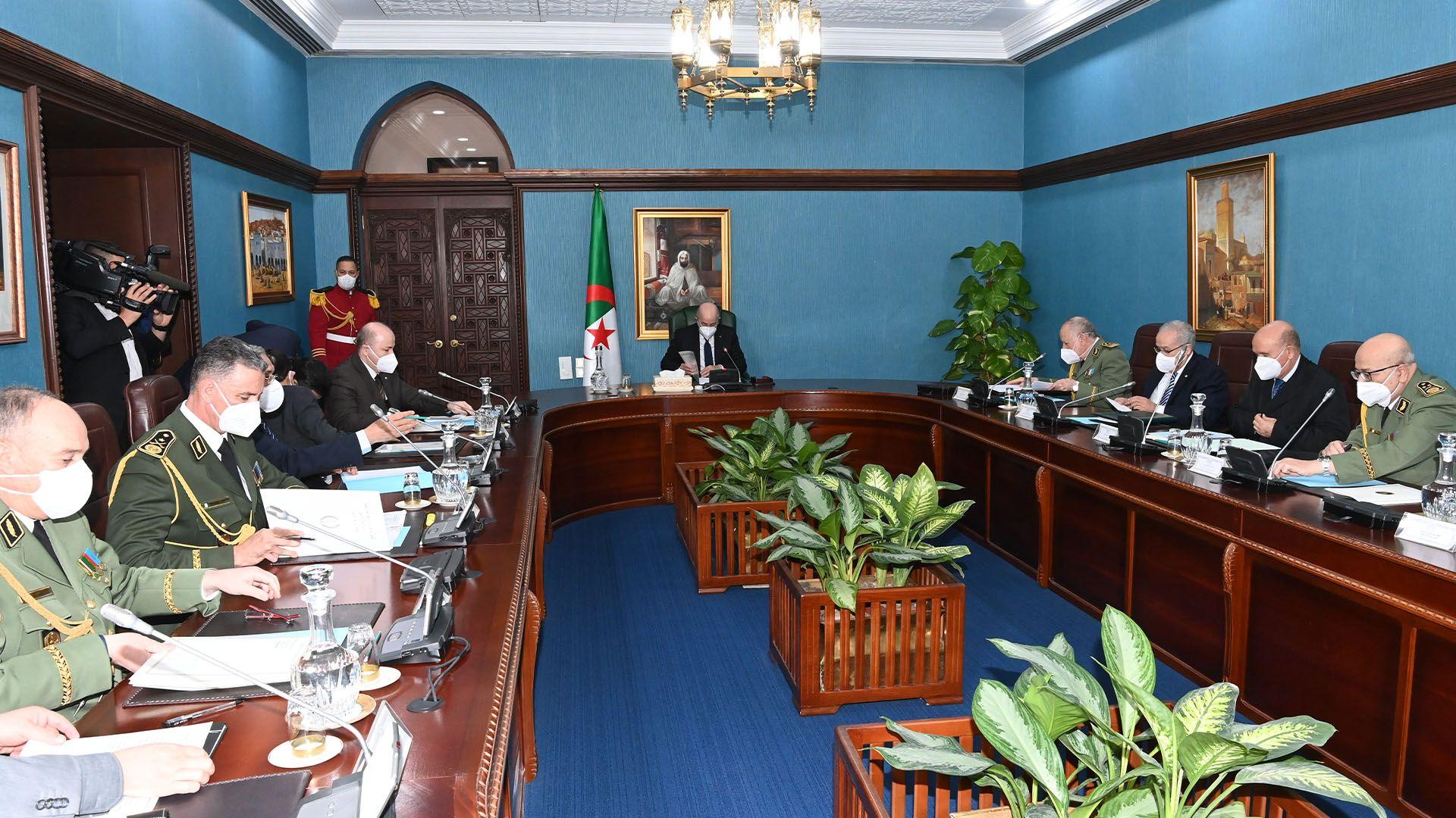 الرئيس تبون يترأس اجتماعا للمجلس الأعلى للأمن الرئيس تبون يترأس اجتماعا للمجلس الأعلى للأمن