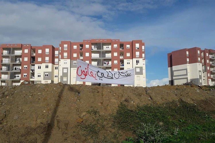 سكنات مهجورة بأحياء “عدل” بسبب انعدام الأمن وغياب المدارس سكنات مهجورة بأحياء “عدل” بسبب انعدام الأمن وغياب المدارس