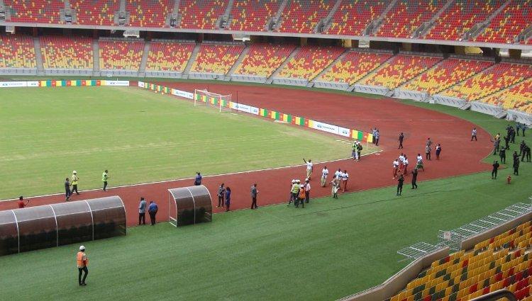 بِالفيديو: أعوان ملعب “جابوما” يُهدّدون بِعرقلة تنظيم مباراة الكاميرون والجزائر بِالفيديو: أعوان ملعب “جابوما” يُهدّدون بِعرقلة تنظيم مباراة الكاميرون والجزائر