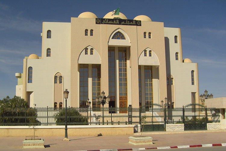 إدانة قاتل ابنته بمشاركة شقيقها في بسكرة إدانة قاتل ابنته بمشاركة شقيقها في بسكرة