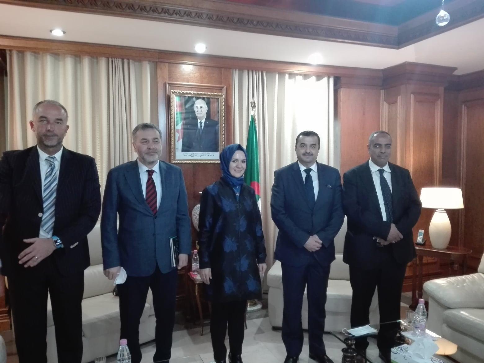 نحو شراكة جزائرية-تركية لتصنيع الألواح الشمسية الكهروضوئية في الجزائر نحو شراكة جزائرية-تركية لتصنيع الألواح الشمسية الكهروضوئية في الجزائر