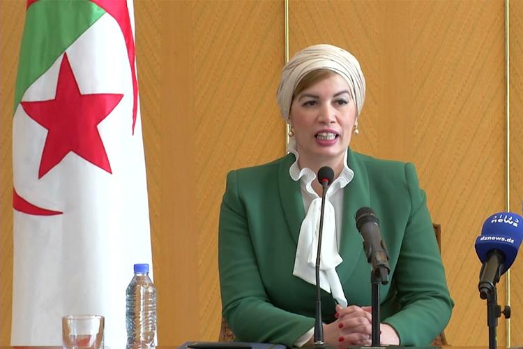 مولوجي تأمر إطاراتها بالتقيّد باستعمال العربية مولوجي تأمر إطاراتها بالتقيّد باستعمال العربية