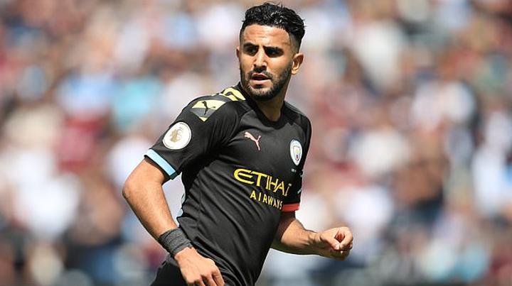 “الكاف” يواسي محرز بعد الهزيمة أمام الملكي.. ترك بصمته “الكاف” يواسي محرز بعد الهزيمة أمام الملكي.. ترك بصمته