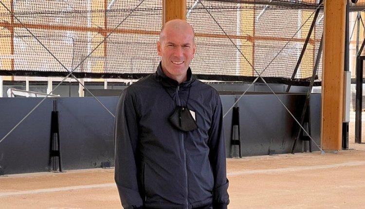 زيدان يُدشّن مركزا رياضيا بِحضور 3 لاعبين جزائريين زيدان يُدشّن مركزا رياضيا بِحضور 3 لاعبين جزائريين