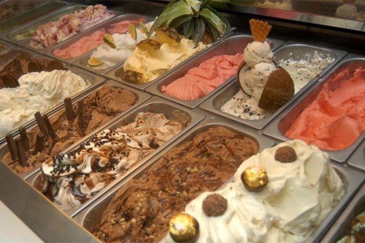 باعة المثلجات “يسطون” على حليب “الزوالية”! باعة المثلجات “يسطون” على حليب “الزوالية”!