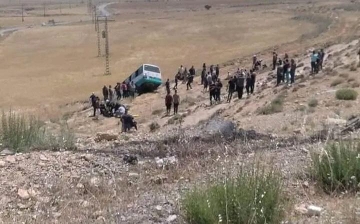 باتنة: إصابة 22 شخصا في حادث انقلاب حافلة لنقل المسافرين باتنة: إصابة 22 شخصا في حادث انقلاب حافلة لنقل المسافرين