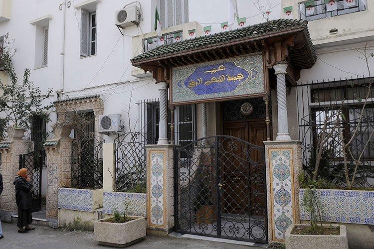 صراع حزبي على خلافة النائب المجند في الجيش الفرنسي صراع حزبي على خلافة النائب المجند في الجيش الفرنسي