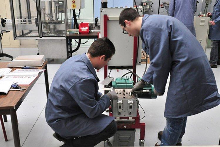 إدماج 64 بالمئة من خريجي مراكز التكوين في سوق العمل إدماج 64 بالمئة من خريجي مراكز التكوين في سوق العمل