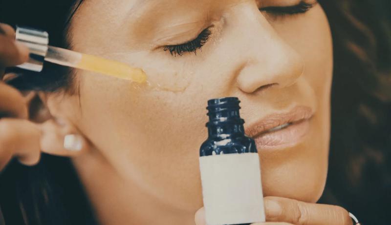 زيوت نباتية تُعزّز نضارة البشرة في الصيف زيوت نباتية تُعزّز نضارة البشرة في الصيف