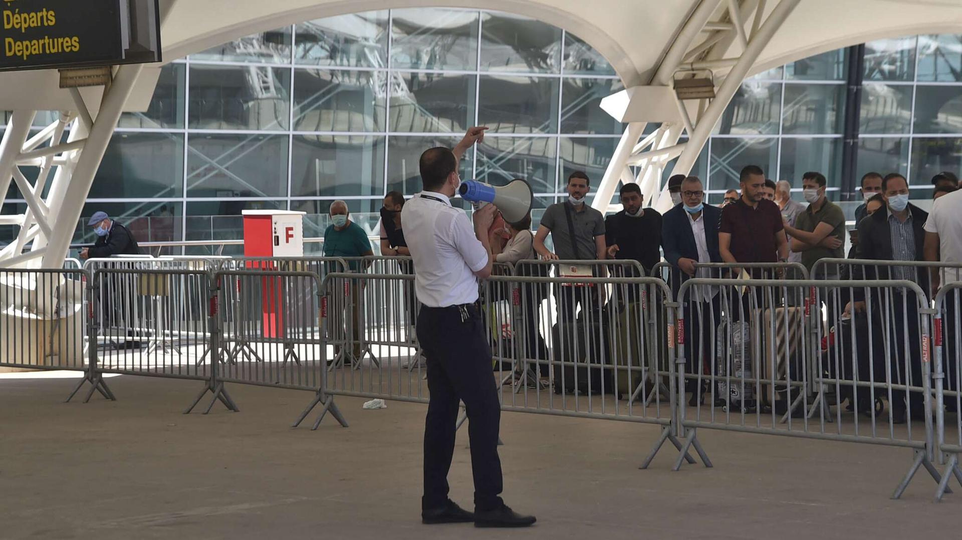 تونس والجزائر تتفقان على زيادة عدد الرحلات الجوية بينهما تونس والجزائر تتفقان على زيادة عدد الرحلات الجوية بينهما