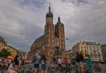 سياحة مربحة.. كيف تجني الأموال من السفر؟ سياحة مربحة.. كيف تجني الأموال من السفر؟