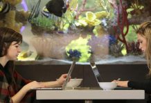 تعرفوا على مخاطر الجلوس ساعات طويلة تعرفوا على مخاطر الجلوس ساعات طويلة