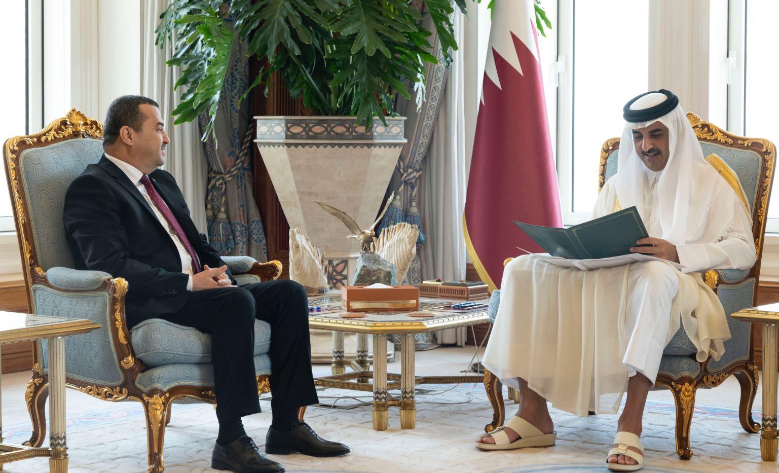 أمير قطر يتسلم دعوة من الرئيس الجزائري للمشاركة بالقمة العربية