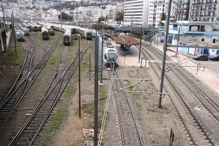 إضراب يشل حركة القطارات في العاصمة الجزائرية وضواحيها