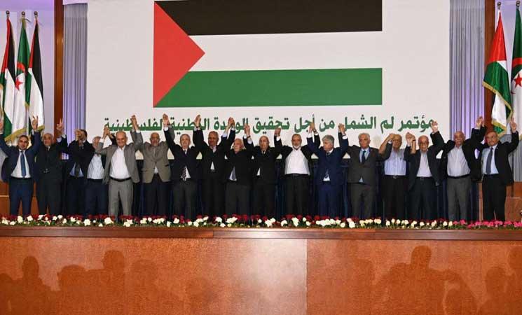 الجزائر تعد بـ”خطوات عملية” تجاه المصالحة بعد القمة العربية.. والفلسطينيون يقابلون الاتفاق بفتور بعد خلافات تشكيل الحكومة الجزائر تعد بـ”خطوات عملية” تجاه المصالحة بعد القمة العربية.. والفلسطينيون يقابلون الاتفاق بفتور بعد خلافات تشكيل الحكومة
