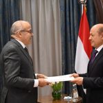 اليمن والصومال يتسلمان آخر الدعوات للمشاركة بالقمة العربية بالجزائر اليمن والصومال يتسلمان آخر الدعوات للمشاركة بالقمة العربية بالجزائر