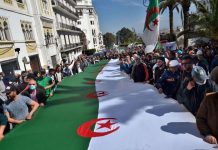 أقدم حزب معارض ينتقد غلق المجال السياسي؛ وأكبر تشكيلة في الموالاة تجدد الدعم لمبادرة لم الشمل أقدم حزب معارض ينتقد غلق المجال السياسي؛ وأكبر تشكيلة في الموالاة تجدد الدعم لمبادرة لم الشمل