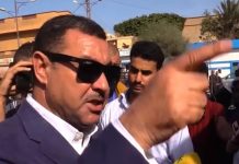 “هز قشك وامشي”؛ ثورة في مواقع التواصل بعد إهانة والي وهران بائعا على الطريق “هز قشك وامشي”.. ثورة في مواقع التواصل بعد إهانة والي وهران بائعا على الطريق