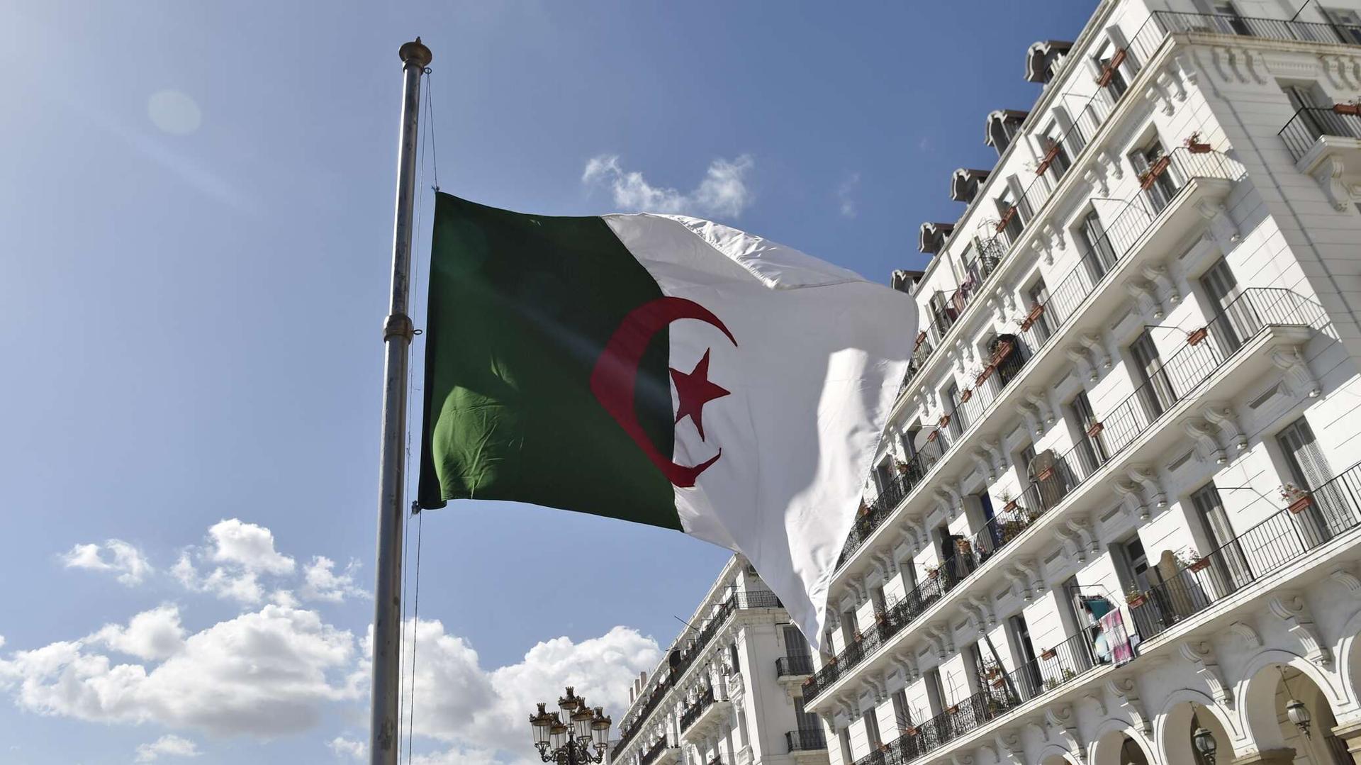 دعم وتوحيد للمواقف السياسية؛ ما وراء الزيارات المتبادلة بين تونس والجزائر دعم وتوحيد للمواقف السياسية؛ ما وراء الزيارات المتبادلة بين تونس والجزائر