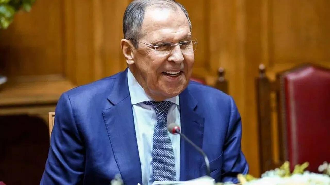 روسيا ترحب بنتائج القمة العربية؛ ولعمامرة يدعو لتوفر الإرادة السياسية لتجسيد “إعلان الجزائر”
