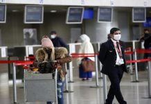 موسم السفر ينعش السوق السوداء للعملة في الجزائر موسم السفر ينعش السوق السوداء للعملة في الجزائر