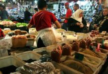 ندرة المواد التموينية تحيي البيع المشروط في الجزائر ندرة المواد التموينية تحيي البيع المشروط في الجزائر