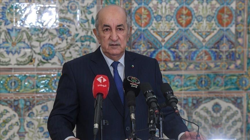 رئيس الجزائر يوجه بالتخطيط لبناء محطات تحلية مياه على السواحل رئيس الجزائر يوجه بالتخطيط لبناء محطات تحلية مياه على السواحل