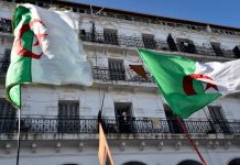 الجزائر ترصد 2.5 مليار دولار لزيادة أجور الموظفين الجزائر ترصد 2.5 مليار دولار لزيادة أجور الموظفين