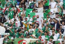 وفاة لاعب جزائري إثر سقوط مفاجئ على أرض الملعب وفاة لاعب جزائري إثر سقوط مفاجئ على أرض الملعب