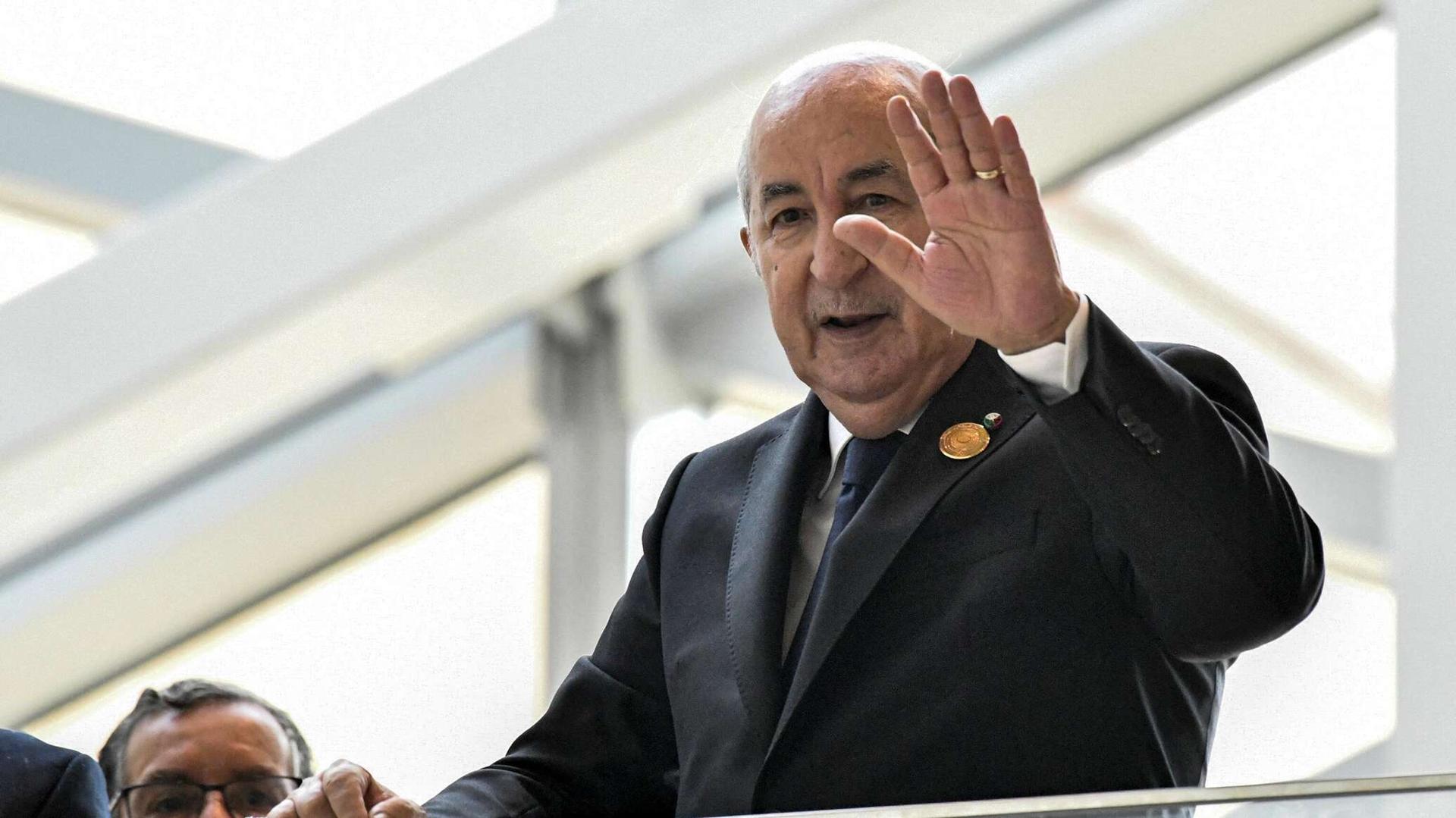 تبون يعزي الأسد بضحايا الزلزال ويعلن استعداد الجزائر لتقديم المساعدة تبون يعزي الأسد بضحايا الزلزال ويعلن استعداد الجزائر لتقديم المساعدة