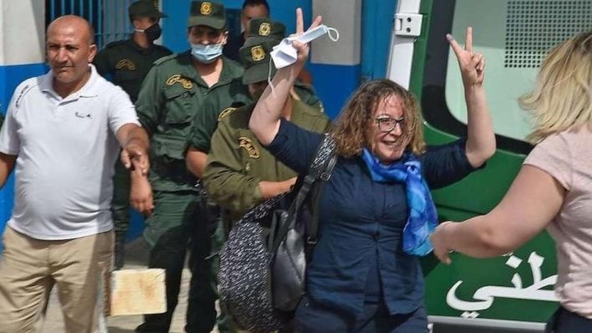 الجزائر تستدعي سفيرها لدى باريس احتجاجا على الجزائر تستدعي سفيرها لدى باريس احتجاجا على
