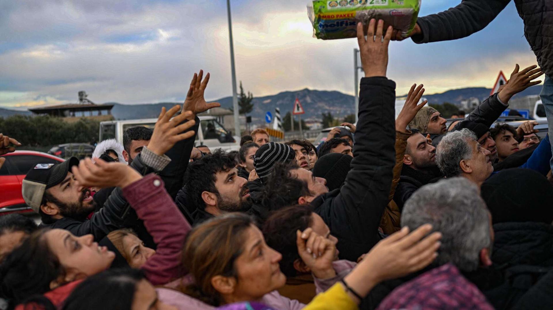 الجزائر تبحث تقديم المزيد من الدعم لضحايا زلزال تركيا وسوريا الجزائر تبحث تقديم المزيد من الدعم لضحايا زلزال تركيا وسوريا