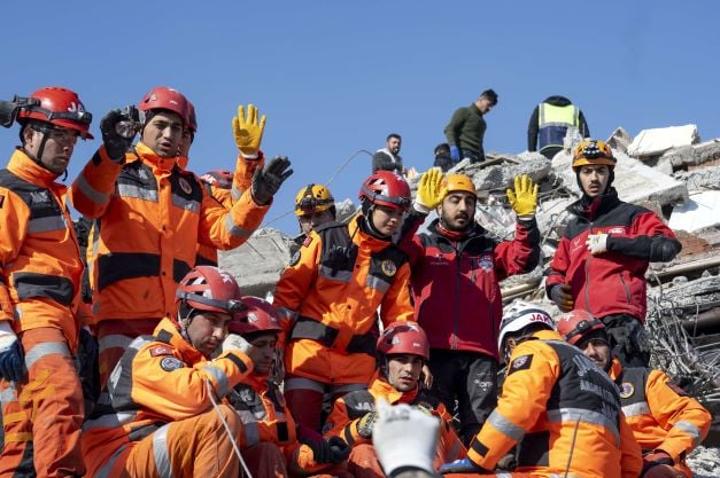الحماية المدنية: فرق الإنقاذ الجزائرية تحتل المرتبة الأولى في عدد الأشخاص الذين جرى العثور عليهم في سوريا وتركيا الحماية المدنية: فرق الإنقاذ الجزائرية تحتل المرتبة الأولى في عدد الأشخاص الذين جرى العثور عليهم في سوريا وتركيا