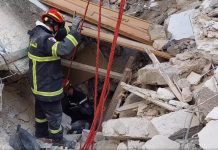 تركيا.. فريق الإنقاذ الجزائري ينتشل امرأة من تحت الأنقاض بعد 7 أيام على الزلزال تركيا.. فريق الإنقاذ الجزائري ينتشل امرأة من تحت الأنقاض بعد 7 أيام على الزلزال