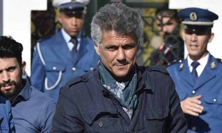 الناشط الجزائري نكاز يناشد الرئيس تبون تركه يسافر لرؤية عائلته.. وصورته الجديدة بعد خروجه من السجن تصدم متابعيه الناشط الجزائري نكاز يناشد الرئيس تبون تركه يسافر لرؤية عائلته.. وصورته الجديدة بعد خروجه من السجن تصدم متابعيه