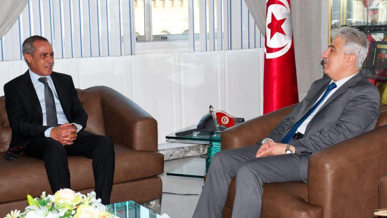 وزير دفاع تونس يشيد بمستوى التنسيق مع الجزائر لمواجهة مخاطر المنطقة وزير دفاع تونس يشيد بمستوى التنسيق مع الجزائر لمواجهة مخاطر المنطقة